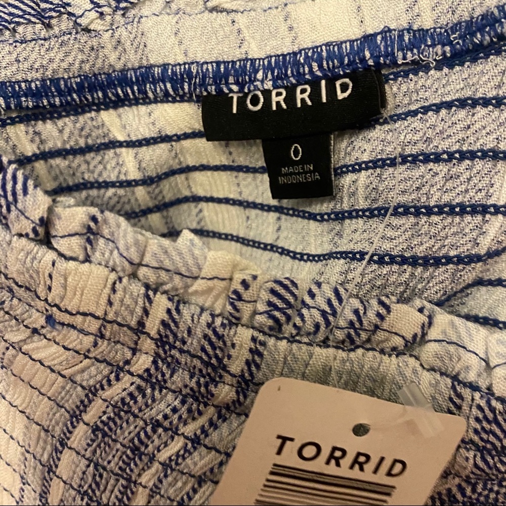 โจNWT Torrid Blue Striped Gauze Smocked Cami - Picture 7 of 9